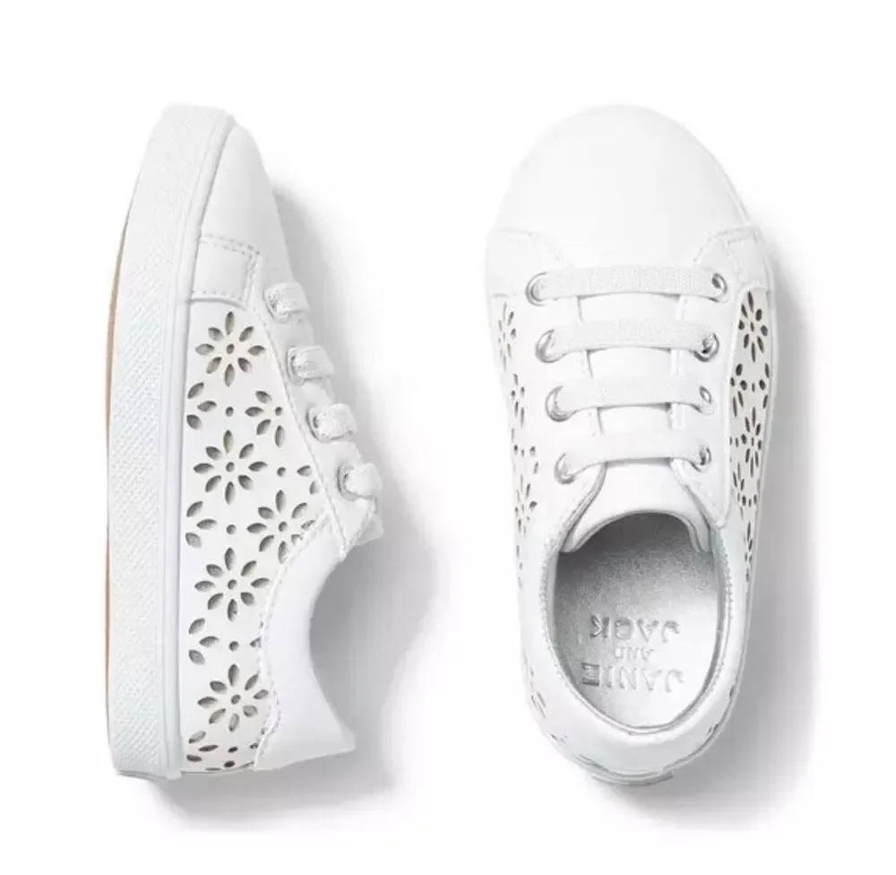 Janie and Jack Eyelet Sneaker in White and Silver Size 6